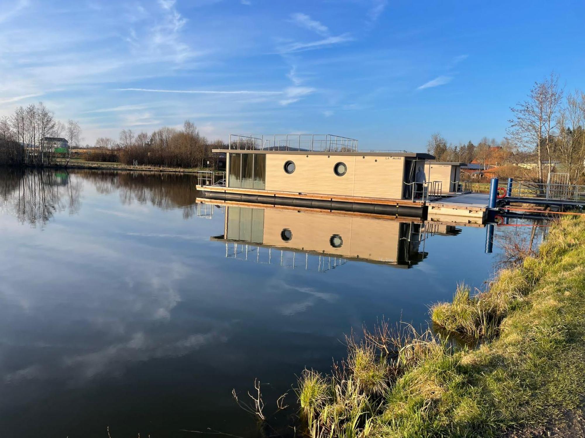 ホテル Waidlerland Hausboot 1 ヴァルトキルヒェン エクステリア 写真